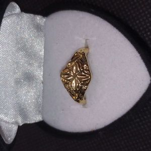 Beautiful beautiful 14 karat gold filled ring size 9